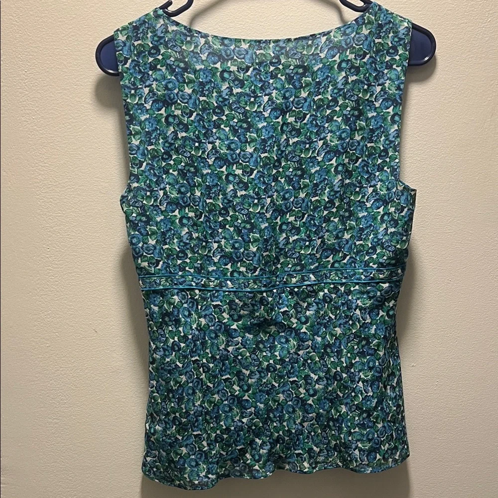 Ann Taylor 100% Silk Floral Blue and Green Sleeveless Top Sz 6 - Picture 2 of 5
